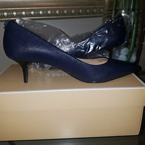 Michael Kors!! MK - Flex Kitten Pump